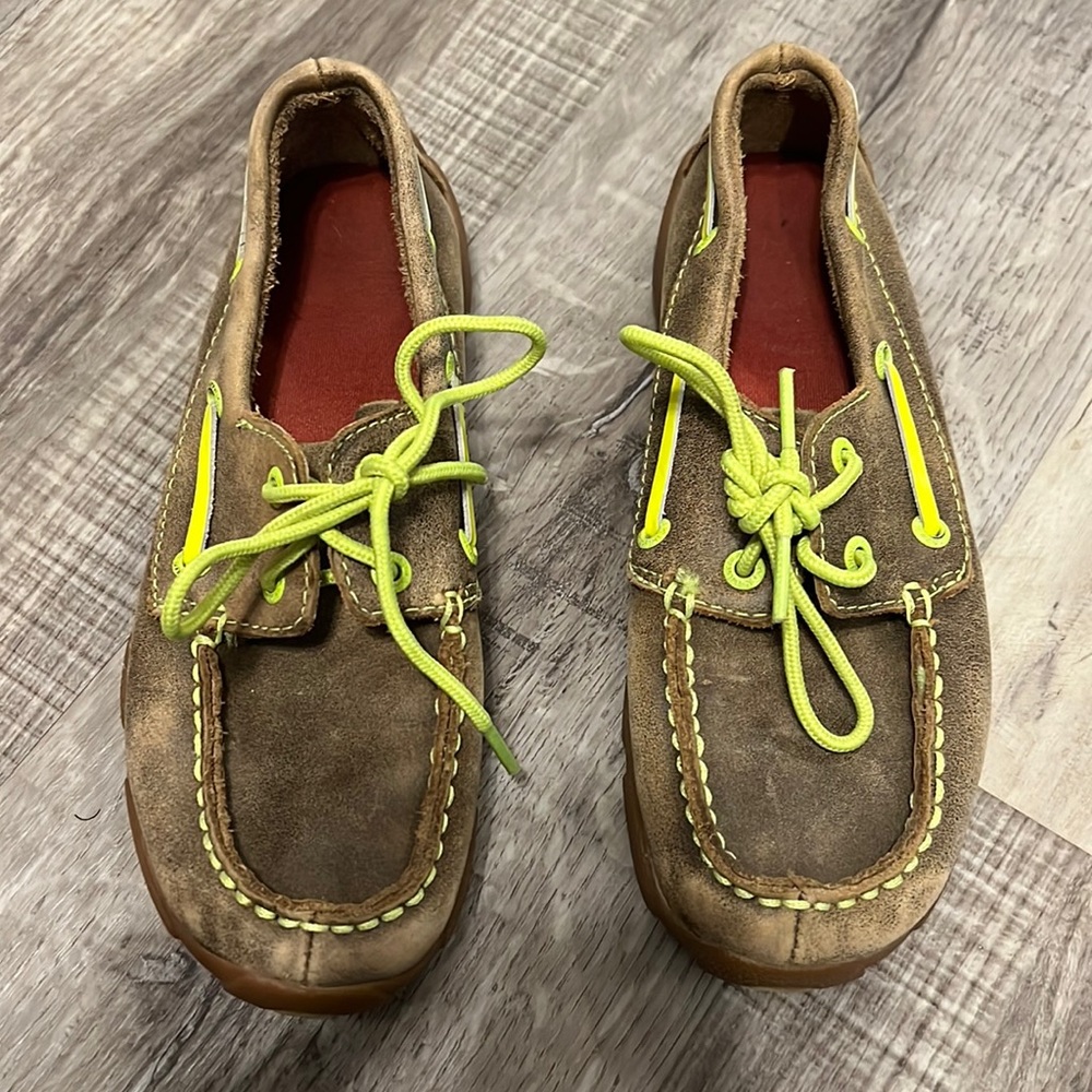 Youth size 2 1/2 twisted x shoes